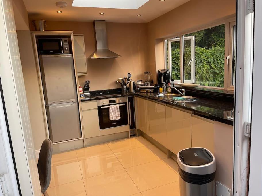 Lovely 2 Bedroom Ground Floor Flat With Garden. London Exterior foto