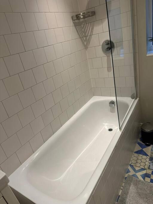 Lovely 2 Bedroom Ground Floor Flat With Garden. London Exterior foto