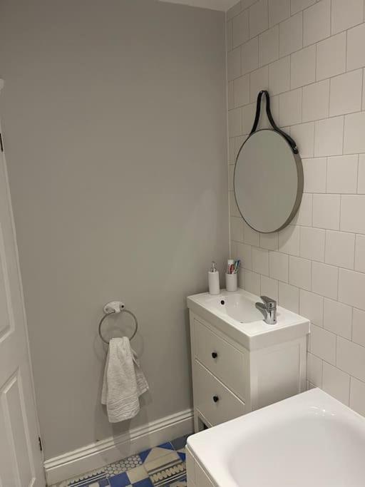 Lovely 2 Bedroom Ground Floor Flat With Garden. London Exterior foto