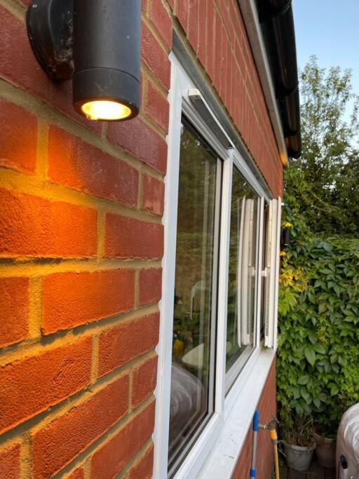 Lovely 2 Bedroom Ground Floor Flat With Garden. London Exterior foto